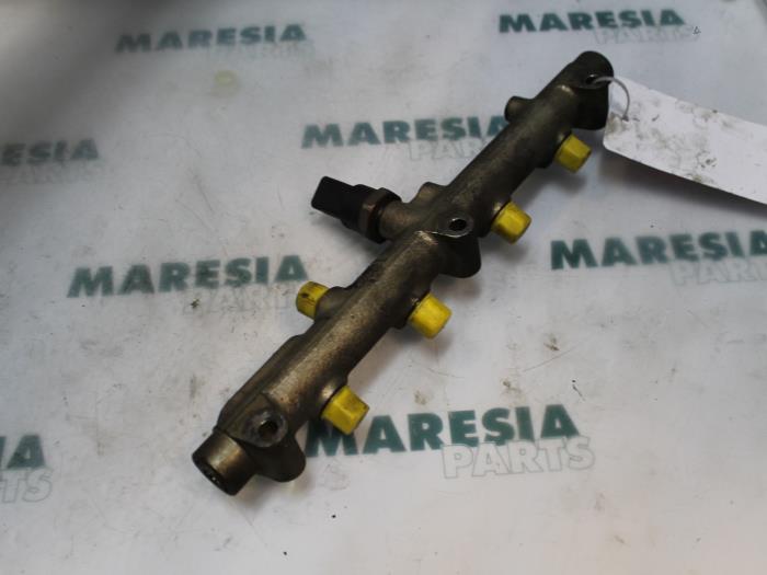 Fuel injector nozzle from a Lancia Phedra 2.2 JTD 16V 2004