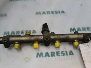 Używane Listwa wtryskowa Lancia Phedra 2.2 JTD 16V Cena € 50,00 Procedura marży oferowane przez Maresia Parts