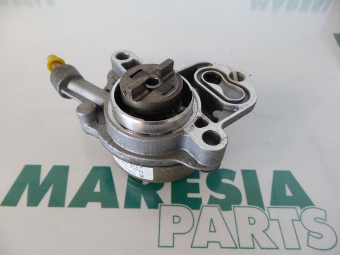 Usagé Pompe à vide (diesel) Lancia Phedra 2.2 JTD 16V Prix € 24,95 Règlement à la marge proposé par Maresia Parts