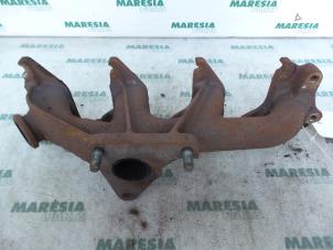 Used Exhaust manifold Renault Megane II CC (EM) 1.9 dCi 120 Price € 50,00 Margin scheme offered by Maresia Parts
