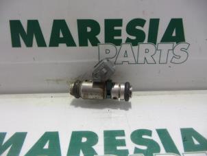 Usados Inyector (inyección de gasolina) Renault Scénic I (JA) 2.0 16V RX4 Precio € 20,00 Norma de margen ofrecido por Maresia Parts