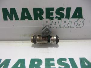 Usagé Injecteur (injection essence) Renault Scénic I (JA) 2.0 16V RX4 Prix € 20,00 Règlement à la marge proposé par Maresia Parts