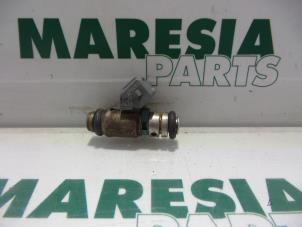 Usagé Injecteur (injection essence) Renault Scénic I (JA) 2.0 16V RX4 Prix € 20,00 Règlement à la marge proposé par Maresia Parts