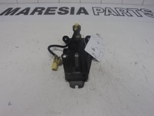 Usados Tensor de cinturón de seguridad derecha Citroen C6 (TD) 2.7 HDiF V6 24V Precio € 70,00 Norma de margen ofrecido por Maresia Parts