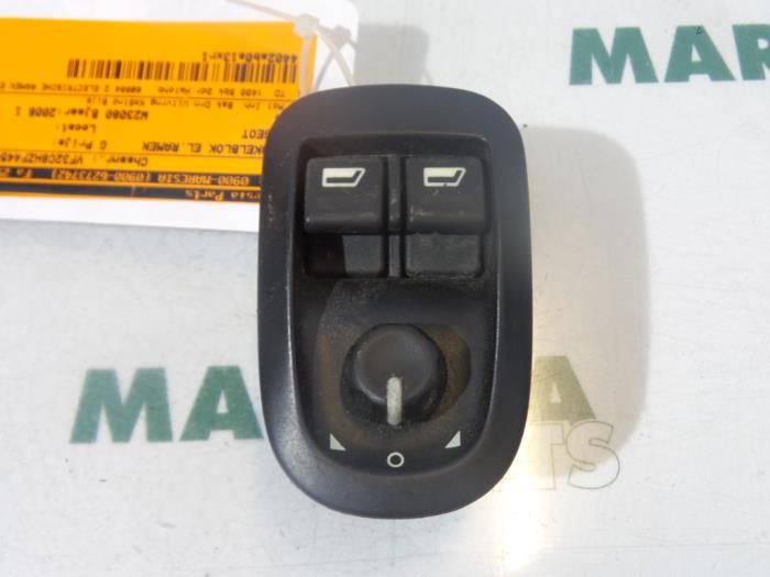 Usados Interruptor combinado de ventanillas Peugeot 206 (2A/C/H/J/S) 1.4 HDi Precio € 25,00 Norma de margen ofrecido por Maresia Parts