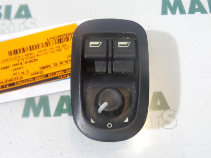 Usados Interruptor combinado de ventanillas Peugeot 206 (2A/C/H/J/S) 1.4 HDi Precio € 25,00 Norma de margen ofrecido por Maresia Parts