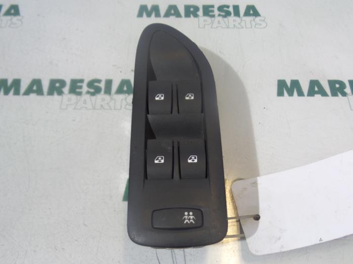 Używane Przelacznik combi okienny Renault Vel Satis (BJ) 2.0 16V Turbo Cena € 40,00 Procedura marży oferowane przez Maresia Parts