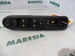 Używane Przelacznik combi okienny Peugeot 407 SW (6E) 1.6 HDiF 16V Cena € 35,00 Procedura marży oferowane przez Maresia Parts