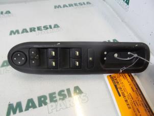 Używane Przelacznik combi okienny Peugeot 407 (6D) 2.0 16V Cena € 35,00 Procedura marży oferowane przez Maresia Parts