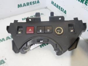Used Multi-functional window switch Peugeot Partner (GC/GF/GG/GJ/GK) 1.6 HDI 90 16V Price € 60,50 Inclusive VAT offered by Maresia Parts