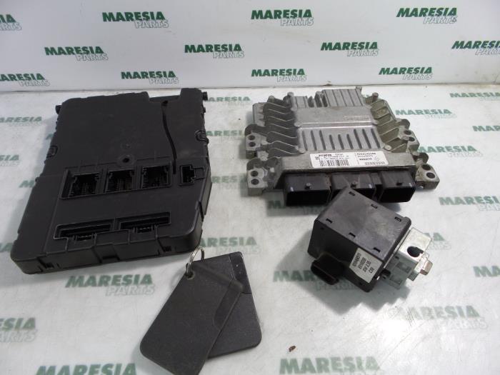 Used Engine management computer Renault Grand Scénic II (JM) 1.5 dCi 105 Price € 324,99 Margin scheme offered by Maresia Parts