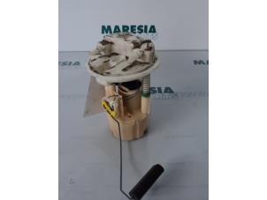 Usados Bomba eléctrica de combustible Renault Clio II (BB/CB) 1.4 Precio € 20,00 Norma de margen ofrecido por Maresia Parts