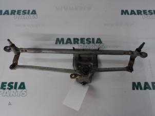 Used Wiper mechanism Renault Clio II (BB/CB) 1.4 Price € 25,00 Margin scheme offered by Maresia Parts