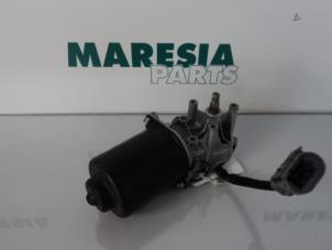 Used Front wiper motor Renault Clio II (BB/CB) 1.4 Price € 40,00 Margin scheme offered by Maresia Parts