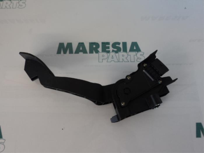 Begagnade Gaspedalsensor Citroen Nemo (AA) 1.3 HDi 75 Pris € 60,50 Inklusive moms erbjuds av Maresia Parts