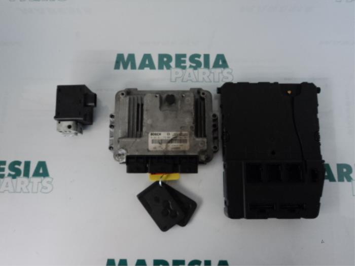 Used Engine management computer Renault Grand Scénic II (JM) 1.9 dCi 120 Price € 324,99 Margin scheme offered by Maresia Parts