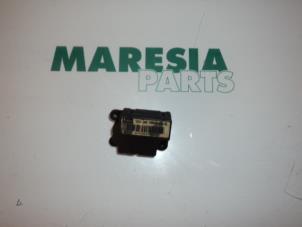 Used Heater valve motor Renault Grand Scénic II (JM) 1.9 dCi 120 Price € 25,00 Margin scheme offered by Maresia Parts