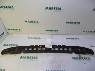 Used Front bumper frame Peugeot 407 (6D) 2.0 HDiF 16V Price € 25,00 Margin scheme offered by Maresia Parts