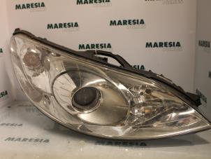 Used Headlight, right Peugeot 407 (6D) 2.0 HDiF 16V Price € 50,00 Margin scheme offered by Maresia Parts