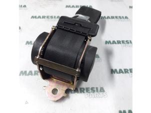Used Rear seatbelt, left Peugeot 407 (6D) 2.0 HDiF 16V Price € 30,00 Margin scheme offered by Maresia Parts