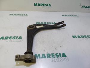 Usagé Bras de suspension bas avant droit Peugeot 407 (6D) 2.0 HDiF 16V Prix € 40,00 Règlement à la marge proposé par Maresia Parts