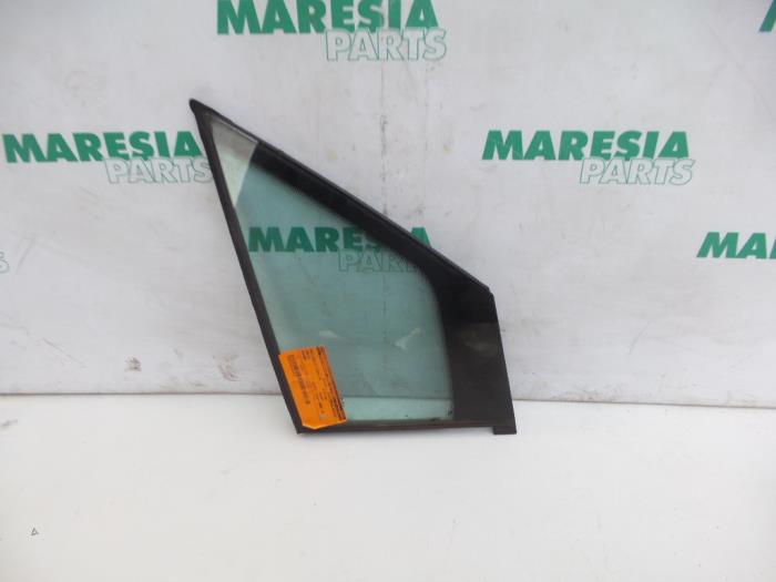Usados Ventanilla triangular derecha delante Lancia Phedra 2.2 JTD 16V Precio € 25,00 Norma de margen ofrecido por Maresia Parts