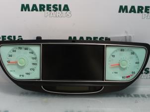 Used Instrument panel Lancia Phedra 2.2 JTD 16V Price € 85,00 Margin scheme offered by Maresia Parts