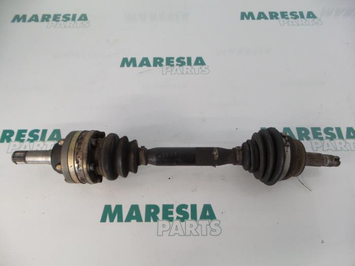 Gebrauchte Antriebswelle links vorne Fiat Stilo (192A/B) 1.9 JTD 80 3-Drs. Preis € 85,00 Margenregelung angeboten von Maresia Parts
