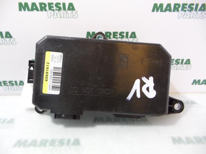 Usagé Ordinateur divers Alfa Romeo 159 (939AX) 1.9 JTDm Prix € 50,00 Règlement à la marge proposé par Maresia Parts