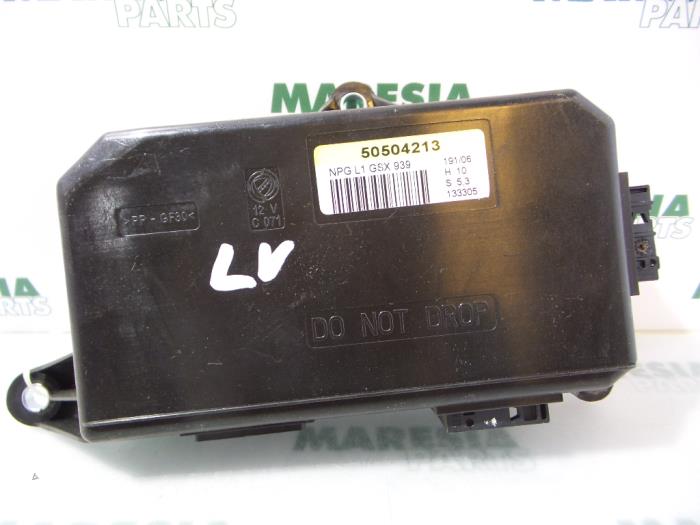 Usagé Ordinateur divers Alfa Romeo 159 (939AX) 1.9 JTDm Prix € 75,00 Règlement à la marge proposé par Maresia Parts