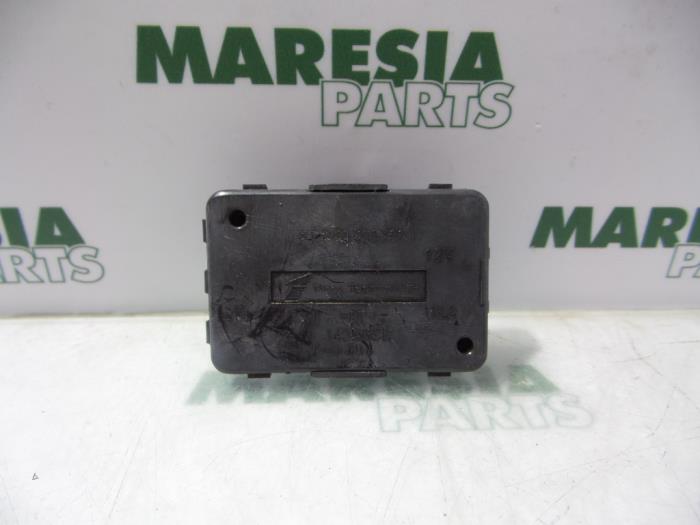 Begagnade Regnsensor Alfa Romeo 159 (939AX) 1.9 JTDm Pris € 75,00 Marginaltabell erbjuds av Maresia Parts