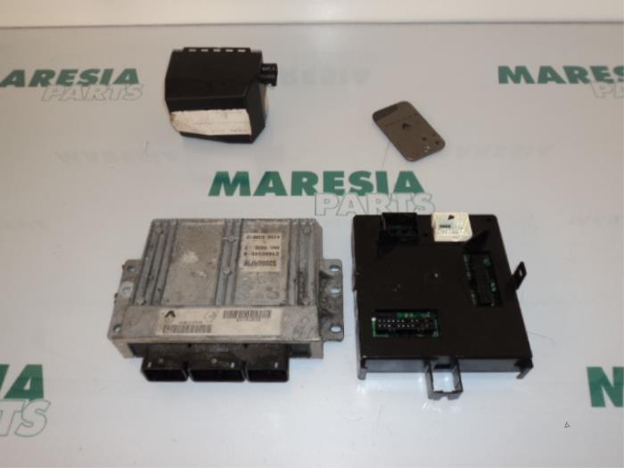 Used Engine management computer Renault Laguna II (BG) 1.6 16V Price € 210,00 Margin scheme offered by Maresia Parts