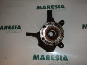 Used Knuckle, front right Renault Laguna II (BG) 1.6 16V Price € 40,00 Margin scheme offered by Maresia Parts