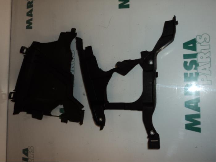 Usagé Couvercle de distribution Renault Kangoo Express (FC) 1.5 dCi 60 Prix € 20,00 Règlement à la marge proposé par Maresia Parts