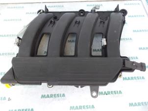 Used Intake manifold Renault Grand Scénic II (JM) 1.6 16V Price € 29,00 Margin scheme offered by Maresia Parts