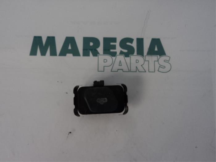 Begagnade Regnsensor Citroen C6 (TD) 2.7 HDiF V6 24V Pris € 85,00 Marginaltabell erbjuds av Maresia Parts