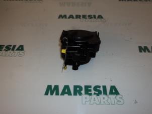 Używane Obudowa filtra paliwa Peugeot Partner 1.6 HDI 75 Cena € 35,00 Procedura marży oferowane przez Maresia Parts