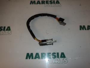 Used Ignition lock + key Renault Kangoo Express (FC) 1.5 dCi 65 Price € 25,00 Margin scheme offered by Maresia Parts