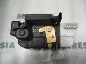 Used Rear door lock mechanism 4-door, left Peugeot 607 (9D/U) 2.7 HDi V6 24V Price € 25,00 Margin scheme offered by Maresia Parts