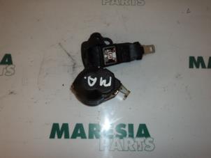 Used Rear seatbelt, centre Renault Clio II Societe (SB) 1.5 dCi 65 Price € 25,00 Margin scheme offered by Maresia Parts