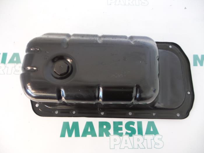Usagé Couvercle carter Peugeot 307 SW (3H) 1.6 HDiF 110 16V Prix € 29,99 Règlement à la marge proposé par Maresia Parts