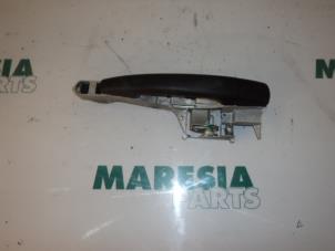 Used Door handle 2-door, right Fiat Scudo (270) 2.0 D Multijet Price € 30,00 Margin scheme offered by Maresia Parts
