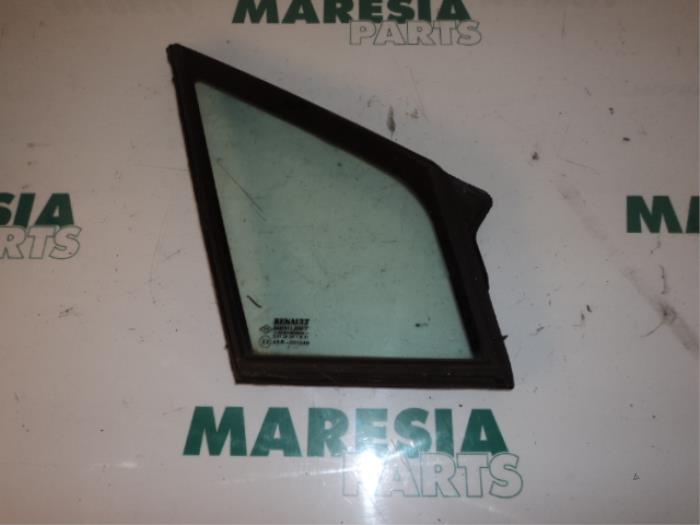 Usados Ventanilla triangular derecha delante Renault Vel Satis (BJ) 3.0 dCi V6 24V Precio € 65,00 Norma de margen ofrecido por Maresia Parts
