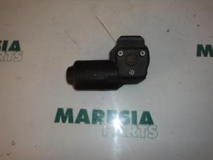 Używane Silnik wycieraczek przednich Alfa Romeo 146 (930B) 1.4 Twin Spark 16V Cena € 25,00 Procedura marży oferowane przez Maresia Parts