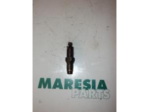 Gebrauchte Einspritzdüse (Diesel) Citroen Xsara (N1) 1.9D Preis € 50,00 Margenregelung angeboten von Maresia Parts