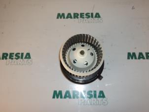 Usados Motor de ventilador de calefactor Alfa Romeo GT (937) 1.9 JTD 16V Multijet Precio € 25,00 Norma de margen ofrecido por Maresia Parts
