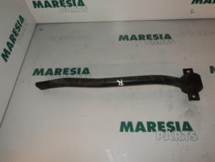 Usagé Bras de suspension arrière droit Alfa Romeo 147 (937) 1.9 JTD 115 Prix € 35,00 Règlement à la marge proposé par Maresia Parts