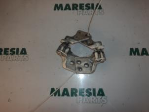 Used Tailgate hinge Citroen Berlingo 1.6 Hdi 16V 90 Price € 48,40 Inclusive VAT offered by Maresia Parts