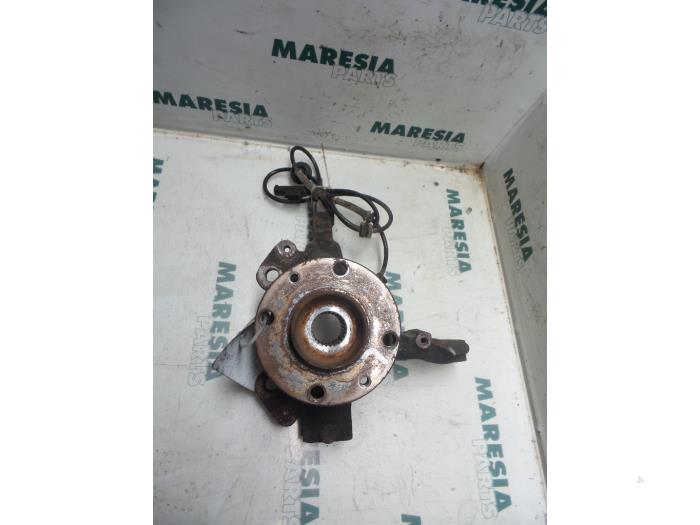 Knuckle, front left from a Fiat Bravo (198A) 1.4 16V 2007