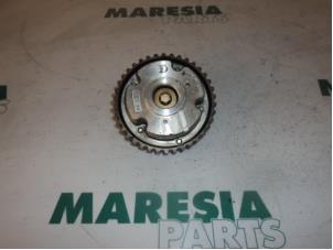 Used Camshaft sprocket Citroen C4 Grand Picasso (UA) 1.8 16V Price € 90,00 Margin scheme offered by Maresia Parts